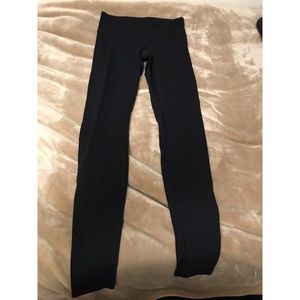 Black low waisted lululemon leggings